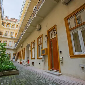 cute-gallery-flat-in-dob-str-mars.inbudapesthotels.com/